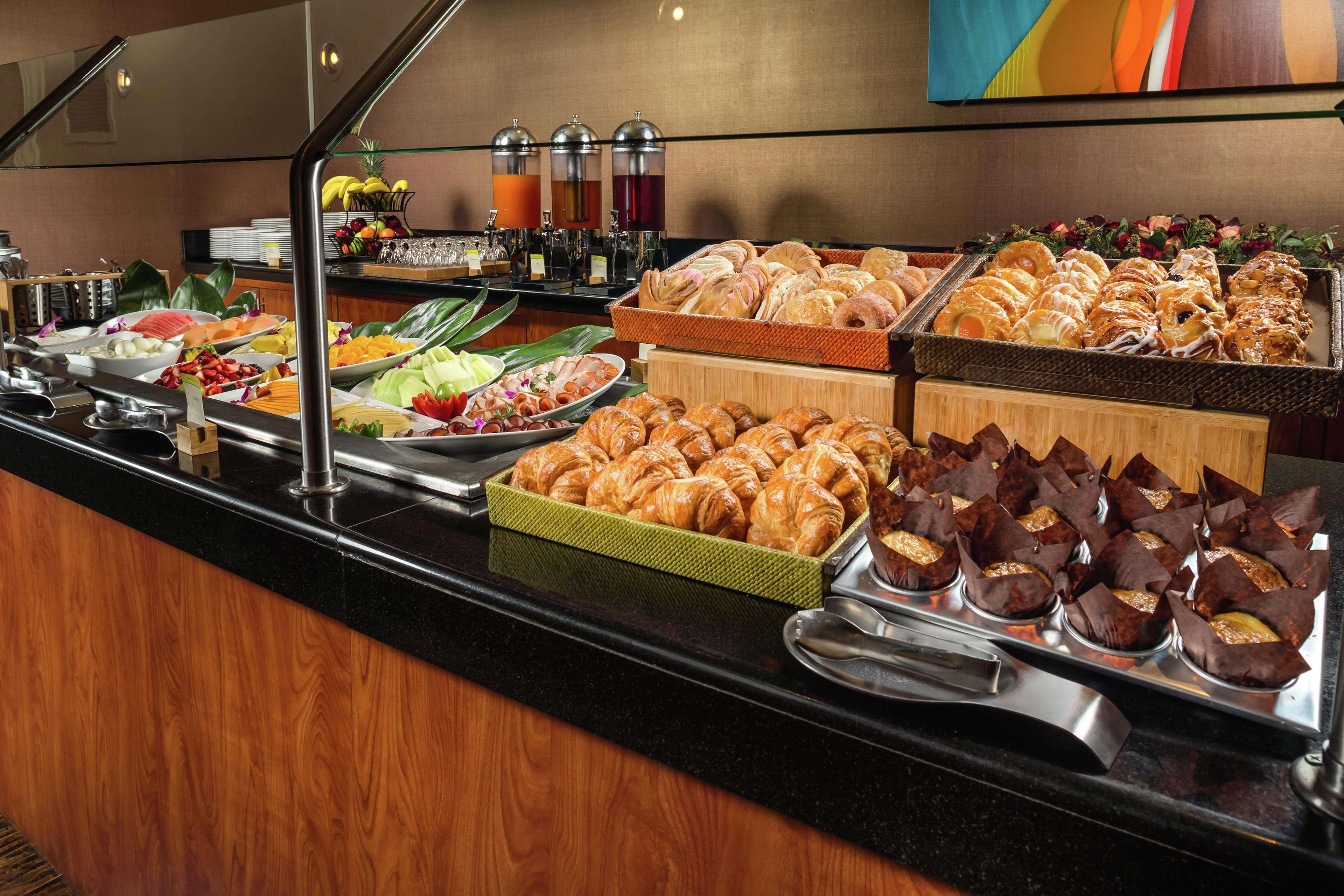 Doubletree By Hilton Carson Hotel Екстериор снимка