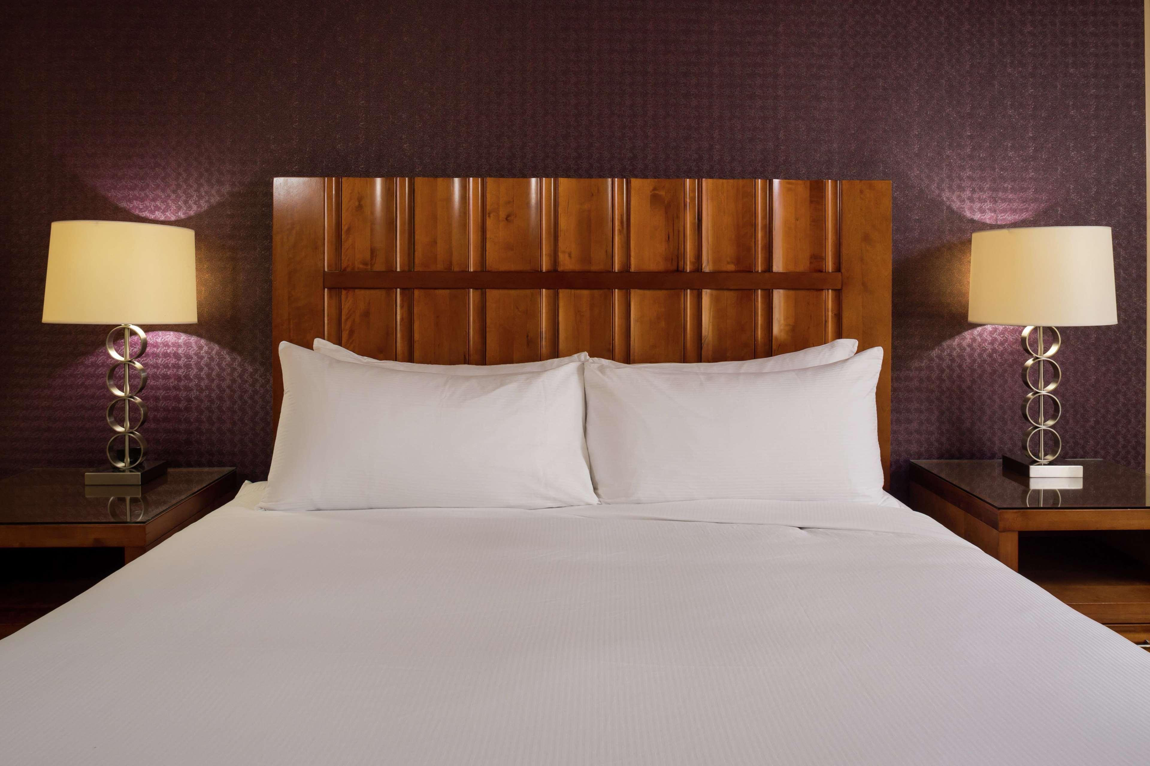 Doubletree By Hilton Carson Hotel Екстериор снимка