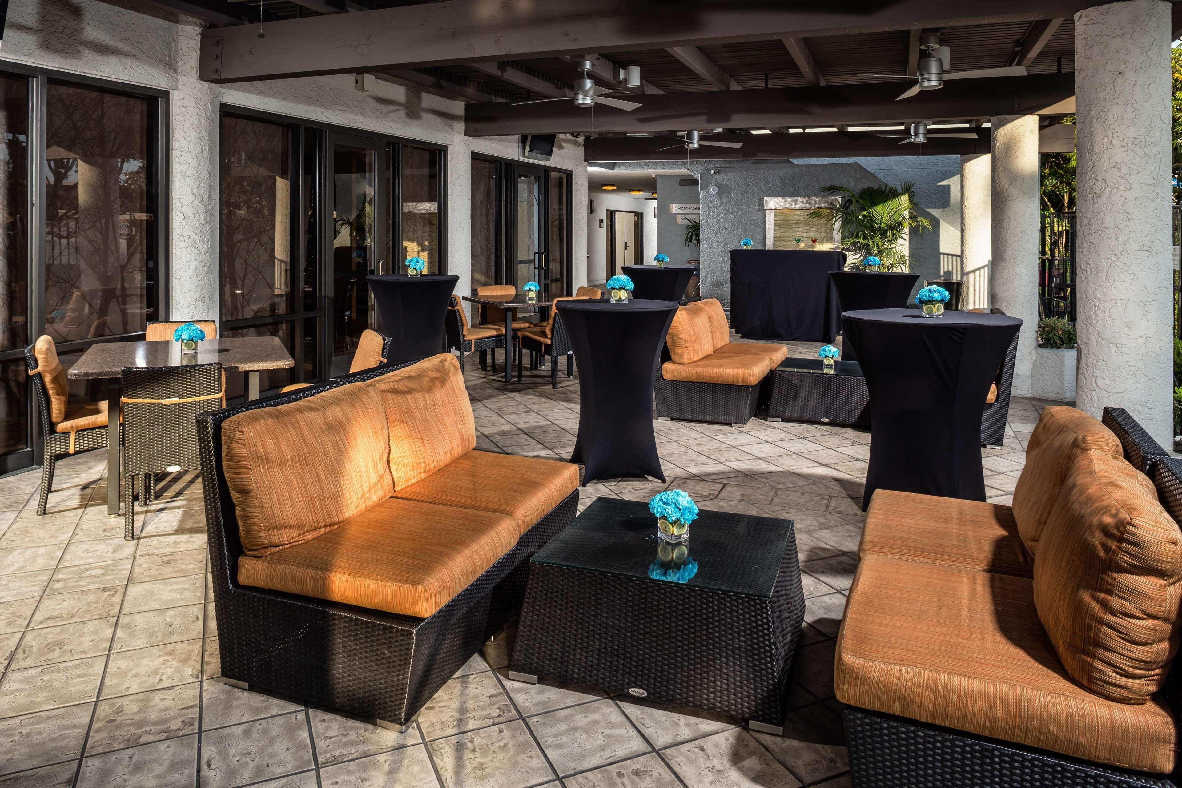 Doubletree By Hilton Carson Hotel Екстериор снимка