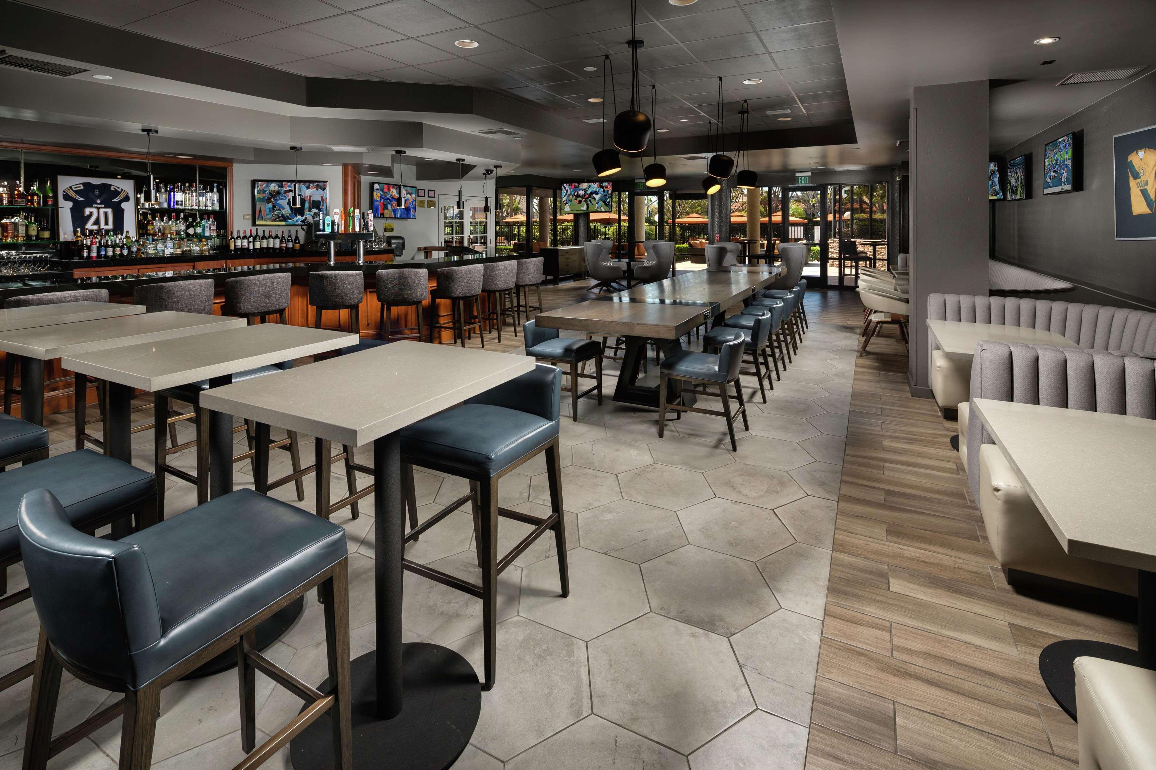 Doubletree By Hilton Carson Hotel Екстериор снимка
