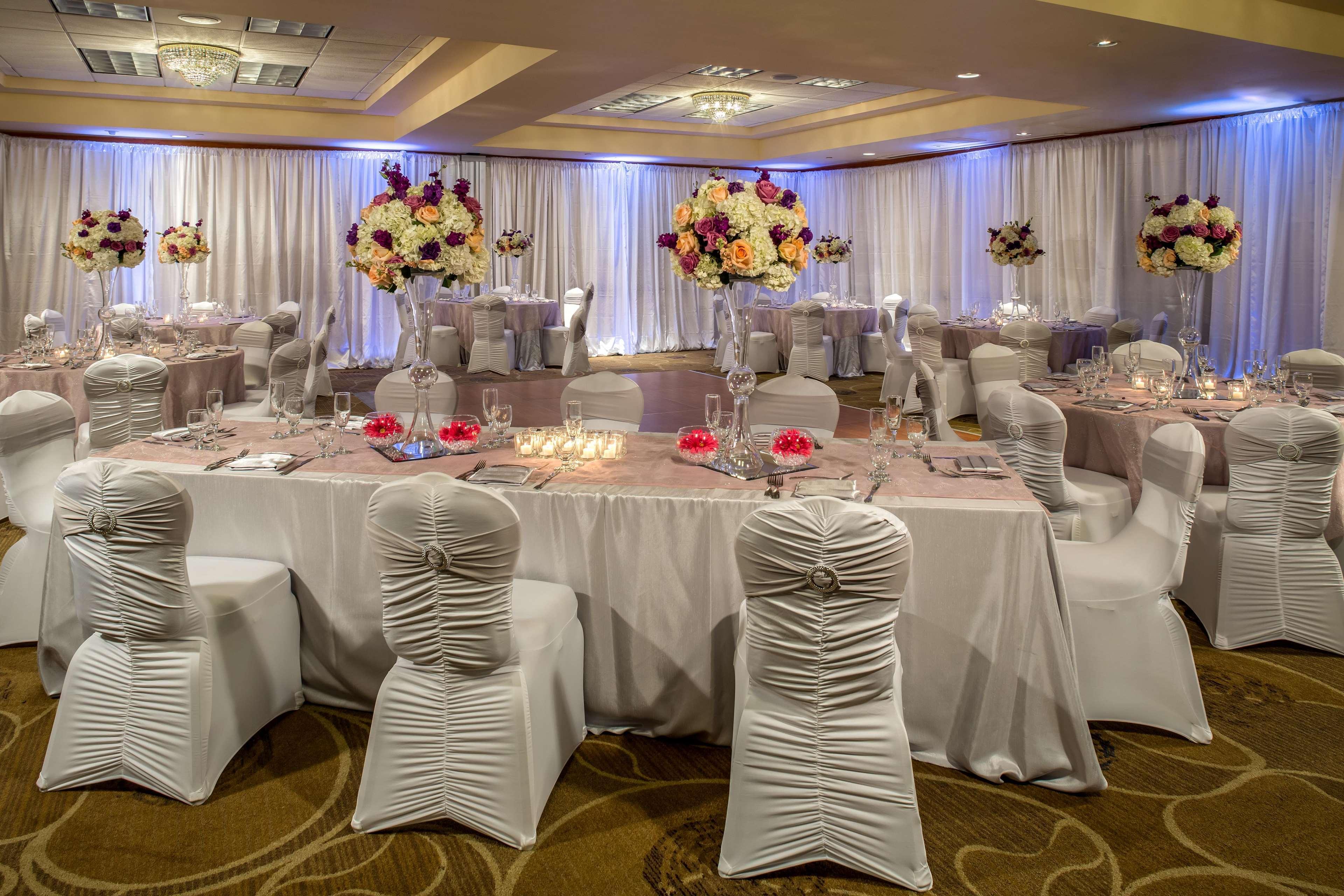 Doubletree By Hilton Carson Hotel Екстериор снимка