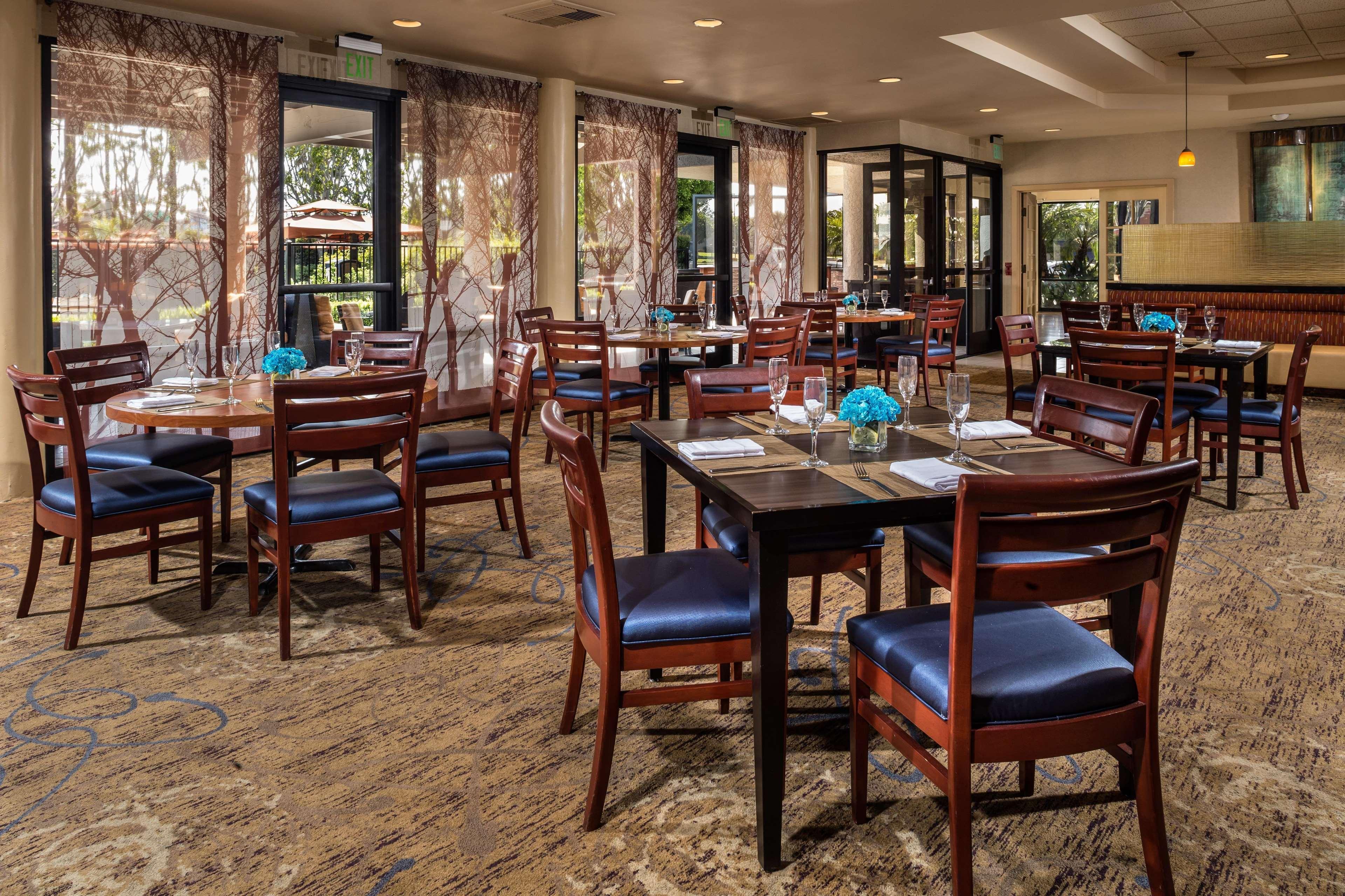 Doubletree By Hilton Carson Hotel Екстериор снимка