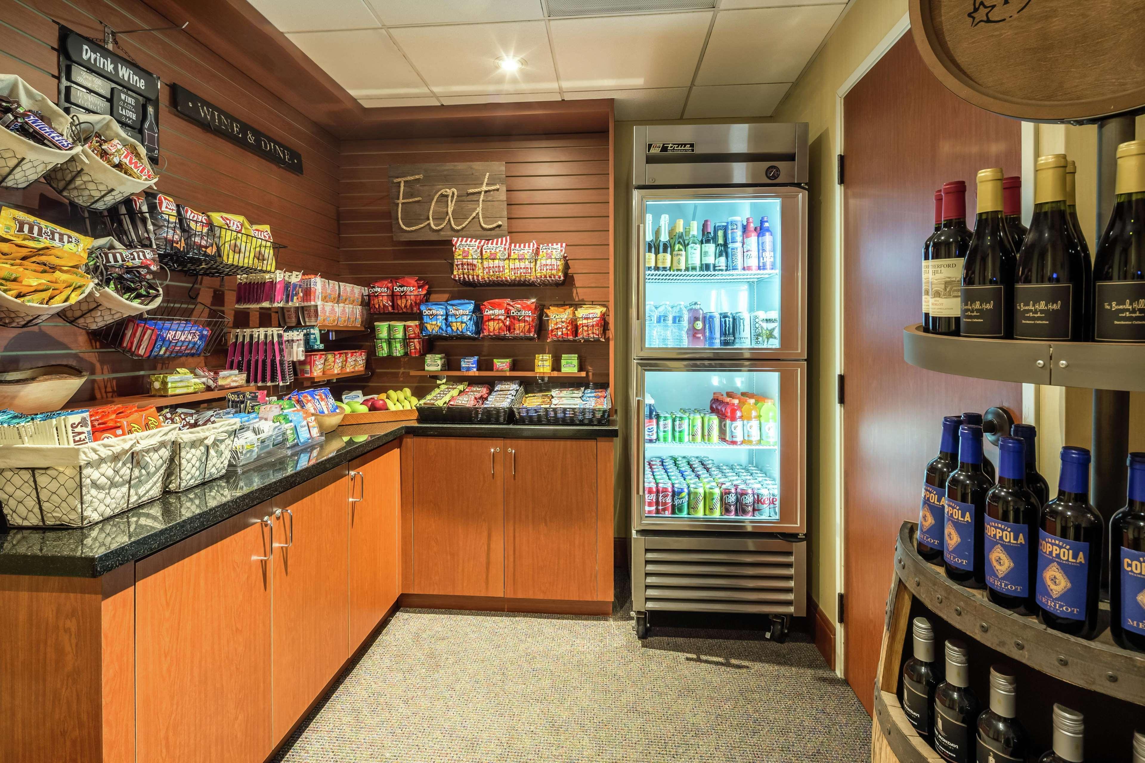 Doubletree By Hilton Carson Hotel Екстериор снимка