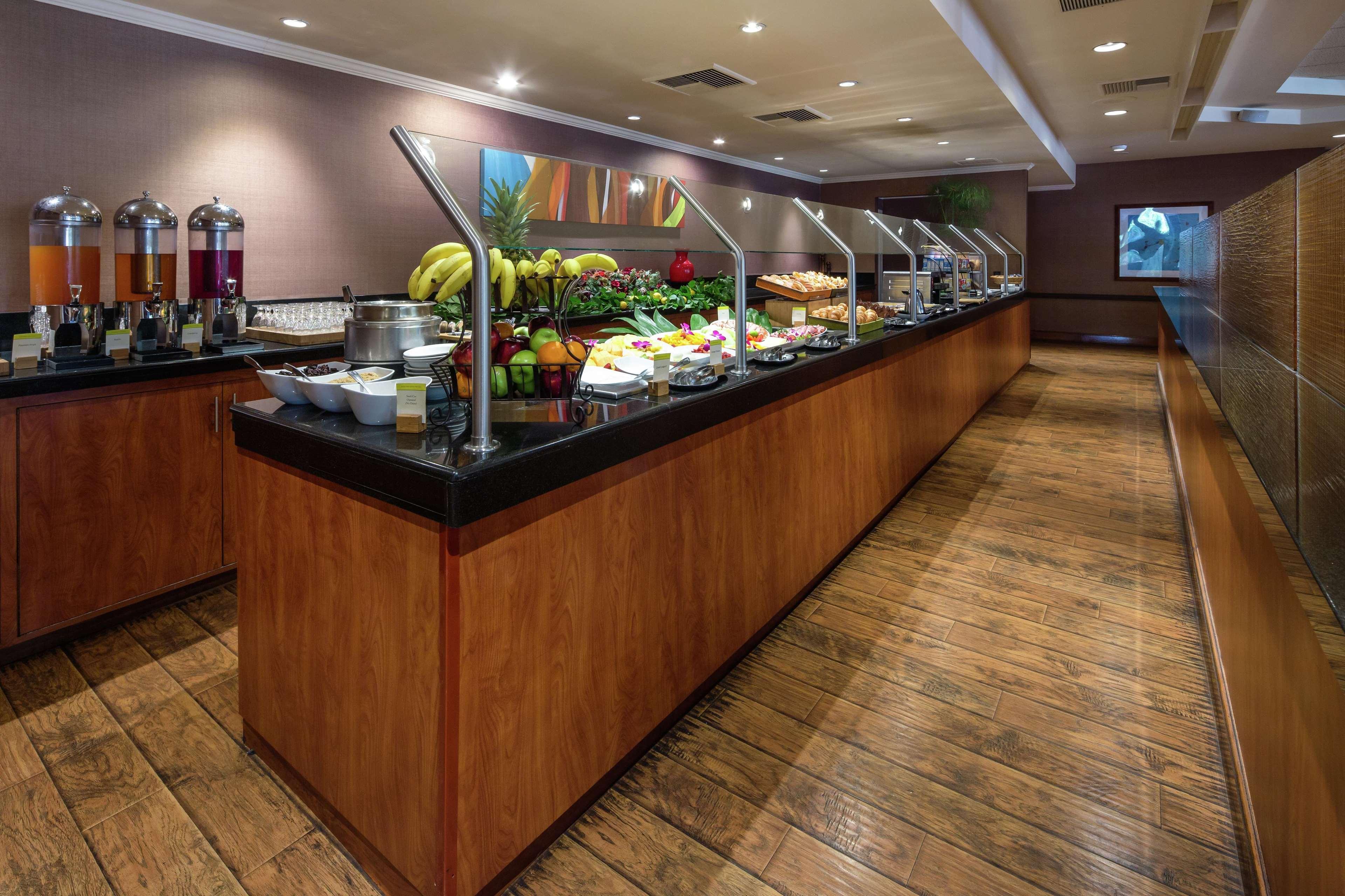Doubletree By Hilton Carson Hotel Екстериор снимка