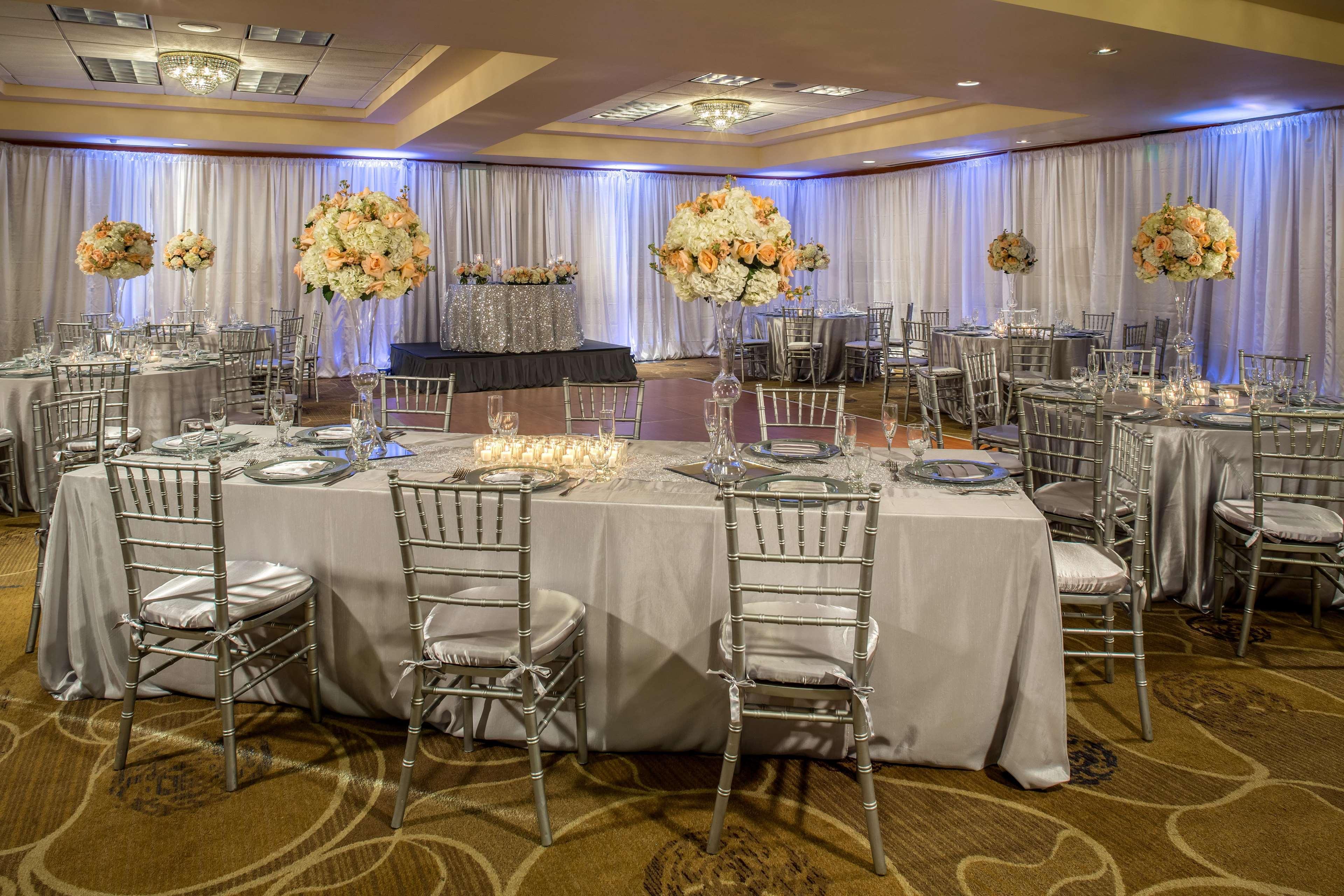 Doubletree By Hilton Carson Hotel Екстериор снимка