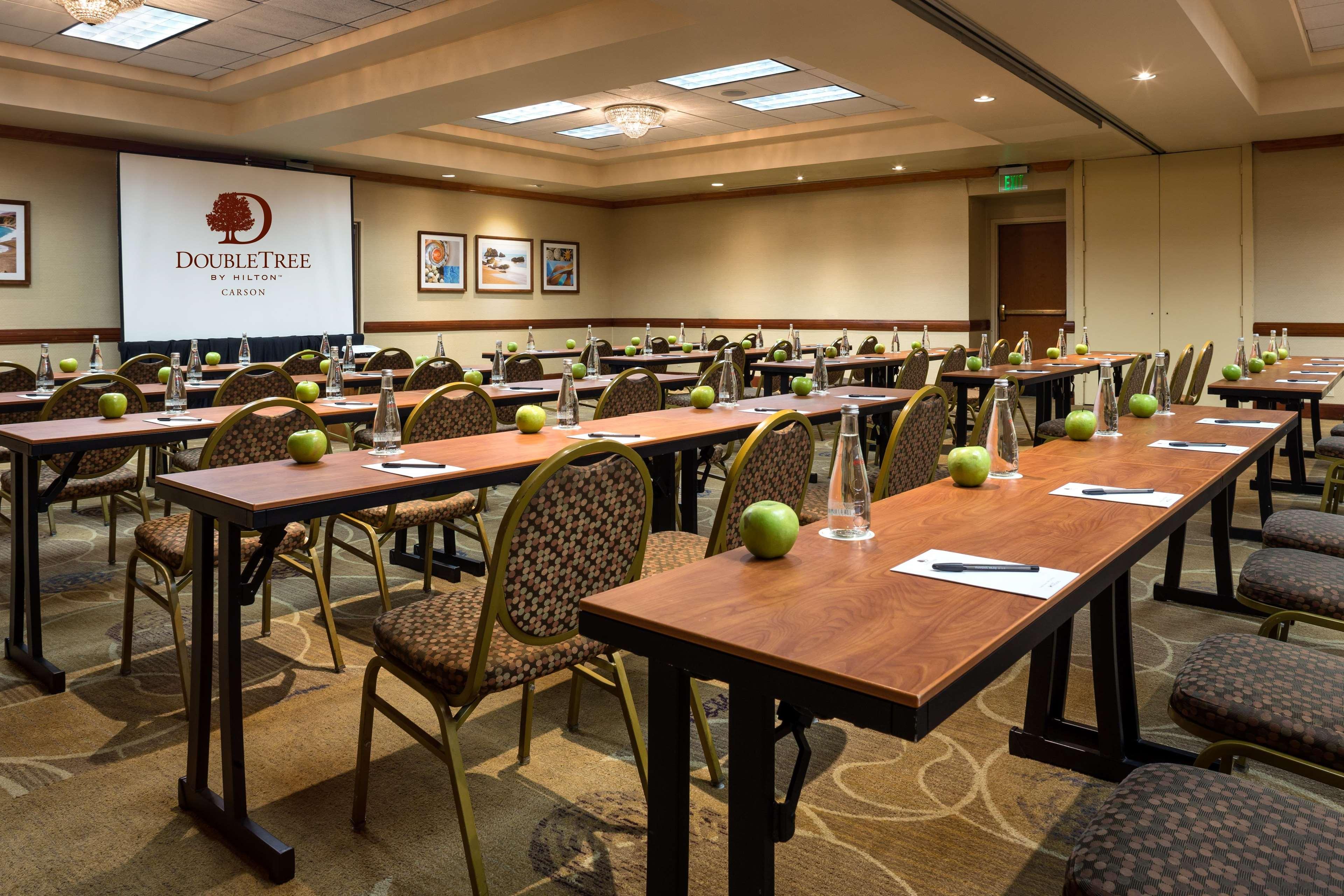 Doubletree By Hilton Carson Hotel Екстериор снимка