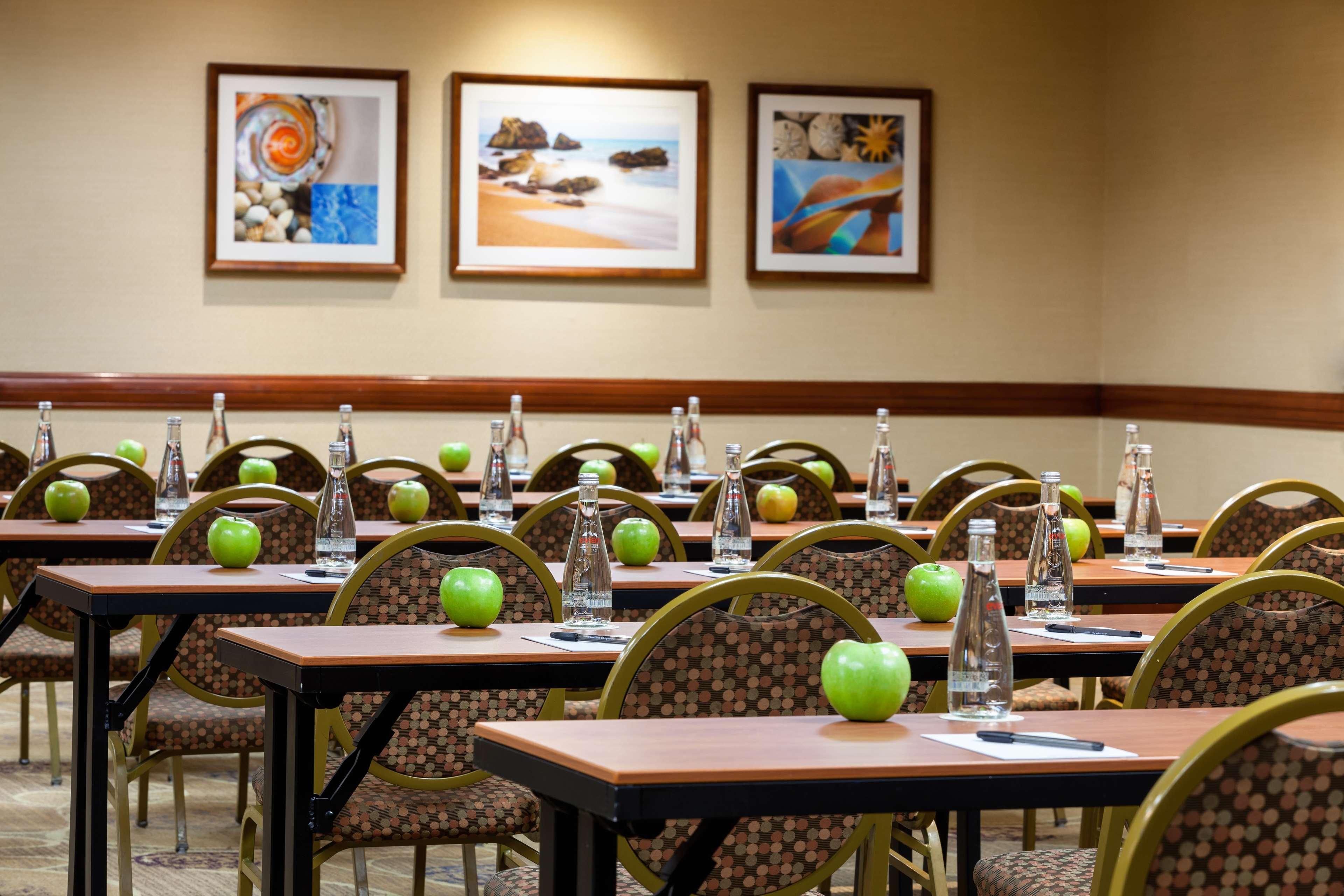 Doubletree By Hilton Carson Hotel Екстериор снимка