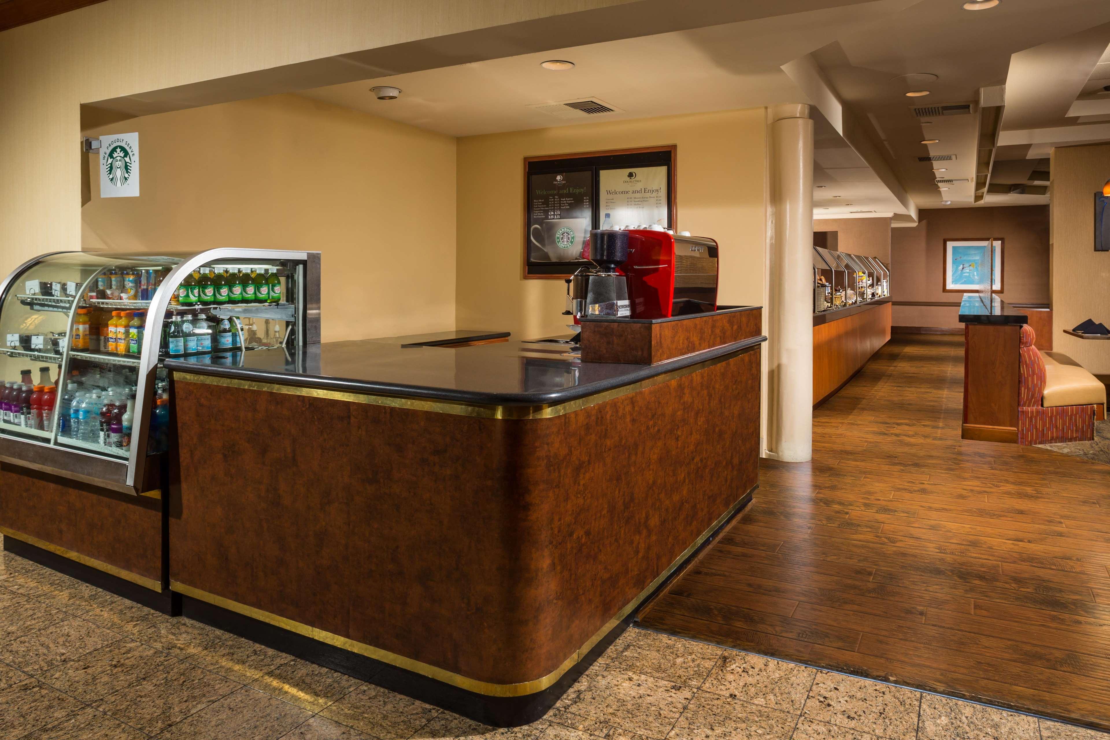 Doubletree By Hilton Carson Hotel Екстериор снимка