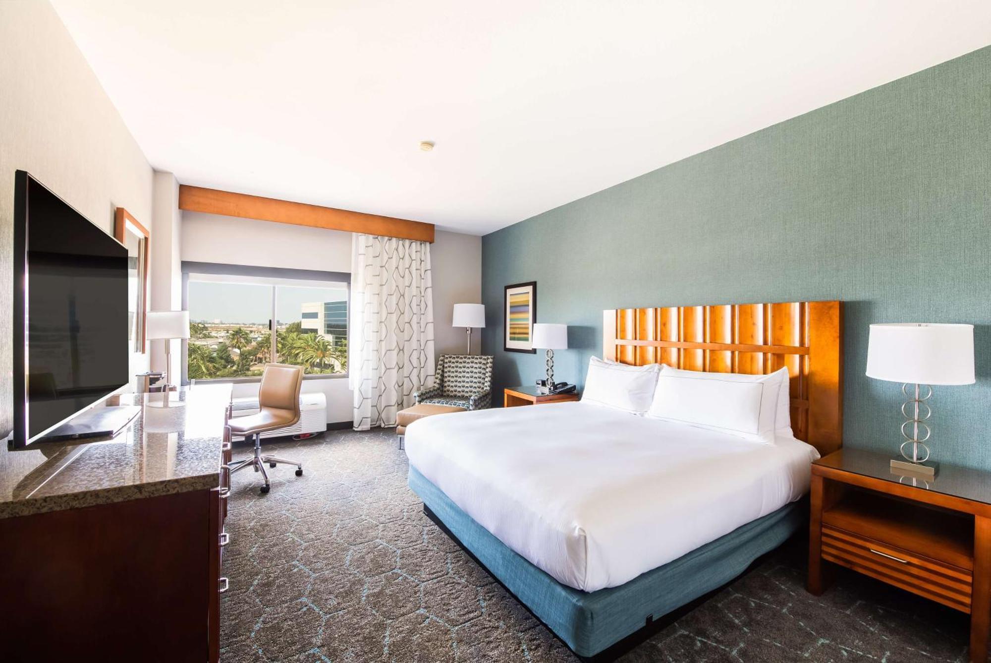Doubletree By Hilton Carson Hotel Екстериор снимка