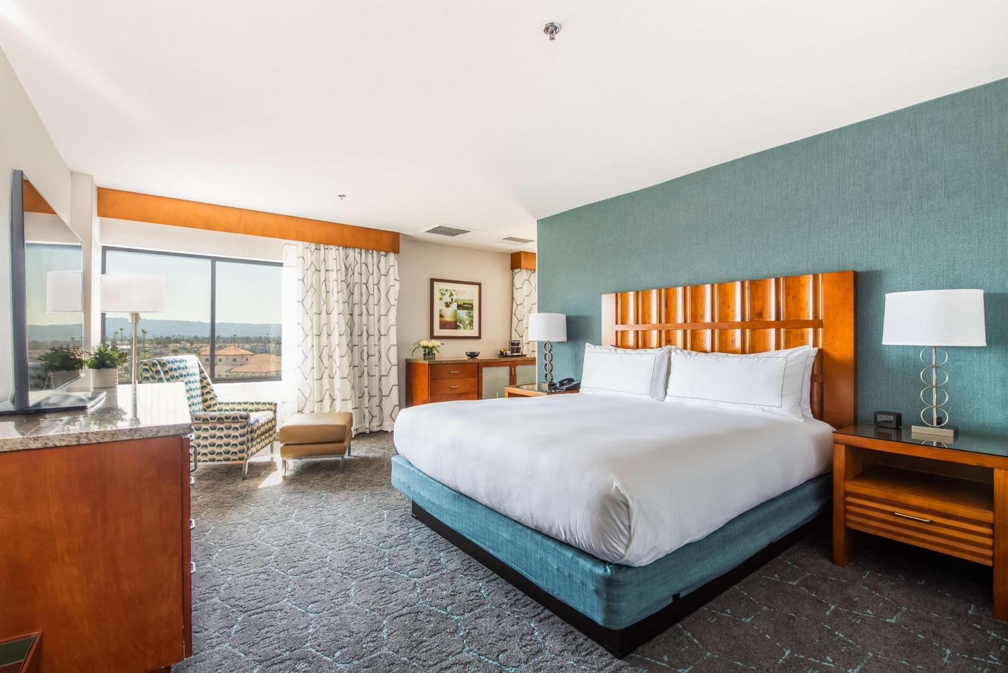 Doubletree By Hilton Carson Hotel Екстериор снимка