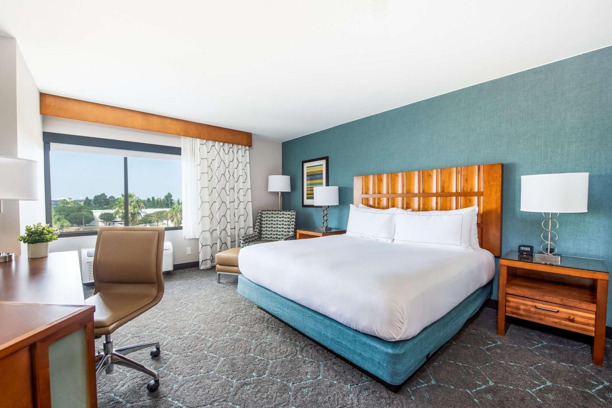 Doubletree By Hilton Carson Hotel Екстериор снимка