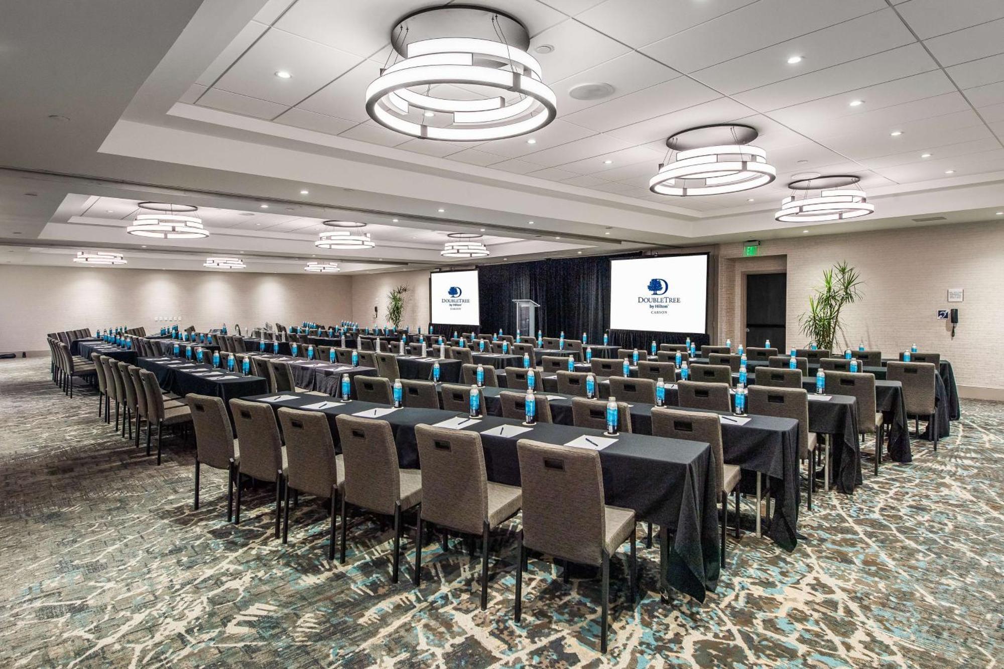 Doubletree By Hilton Carson Hotel Екстериор снимка