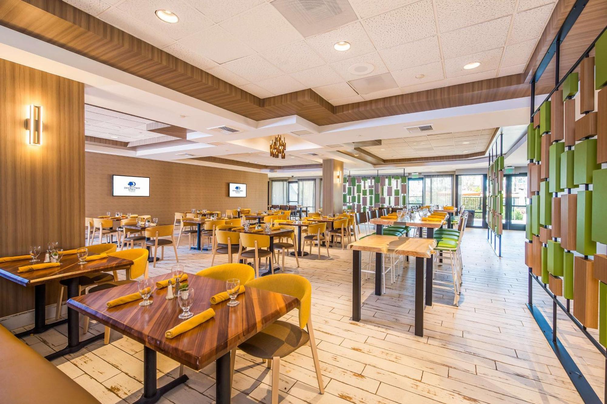 Doubletree By Hilton Carson Hotel Екстериор снимка